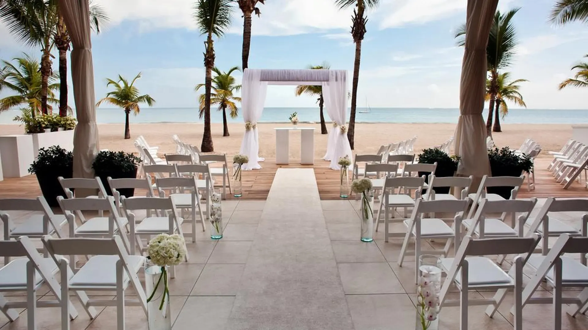 Courtyard By Marriott Isla Verde Beach Resort San Juan