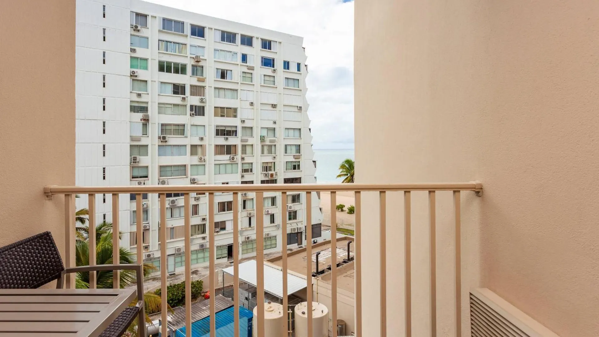Courtyard By Marriott Isla Verde Beach Resort Σαν Χουάν